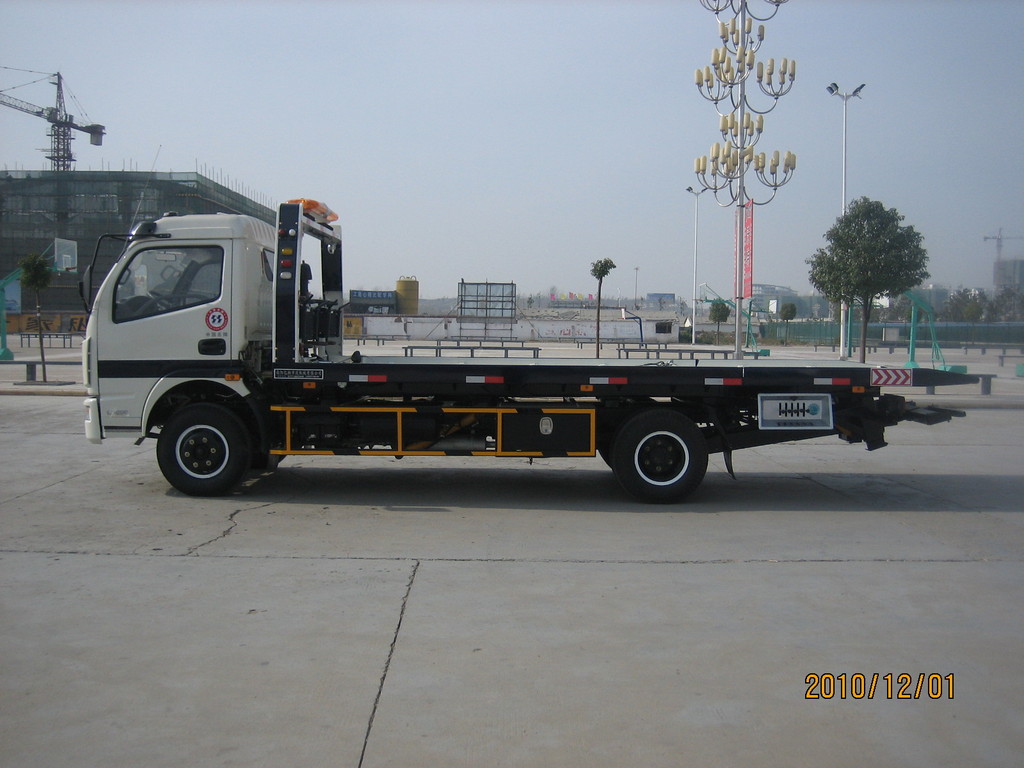 慶鈴一拖二平板清障車 專業救援，高效作業的優選伙伴